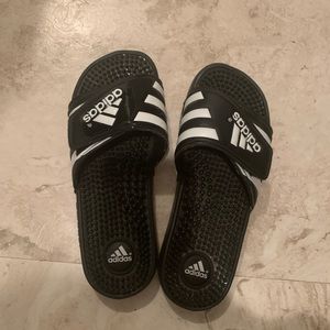 Woman adidas slides